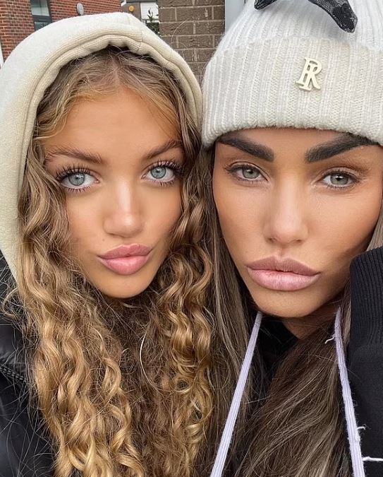 Unconditional Love Katie Price 44 Shares Stunning Pouty Selfie With Lookalike Daughter 