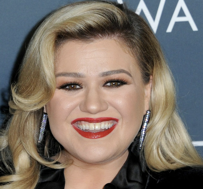 Kelly Clarkson: Embracing True Beauty