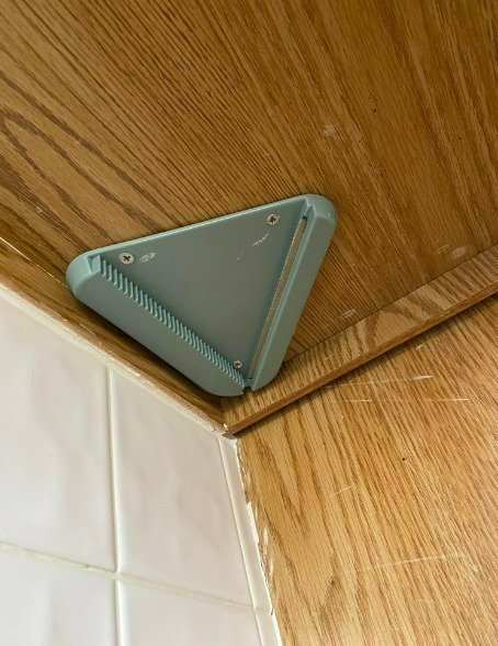 Under-Cabinet Jar Opener