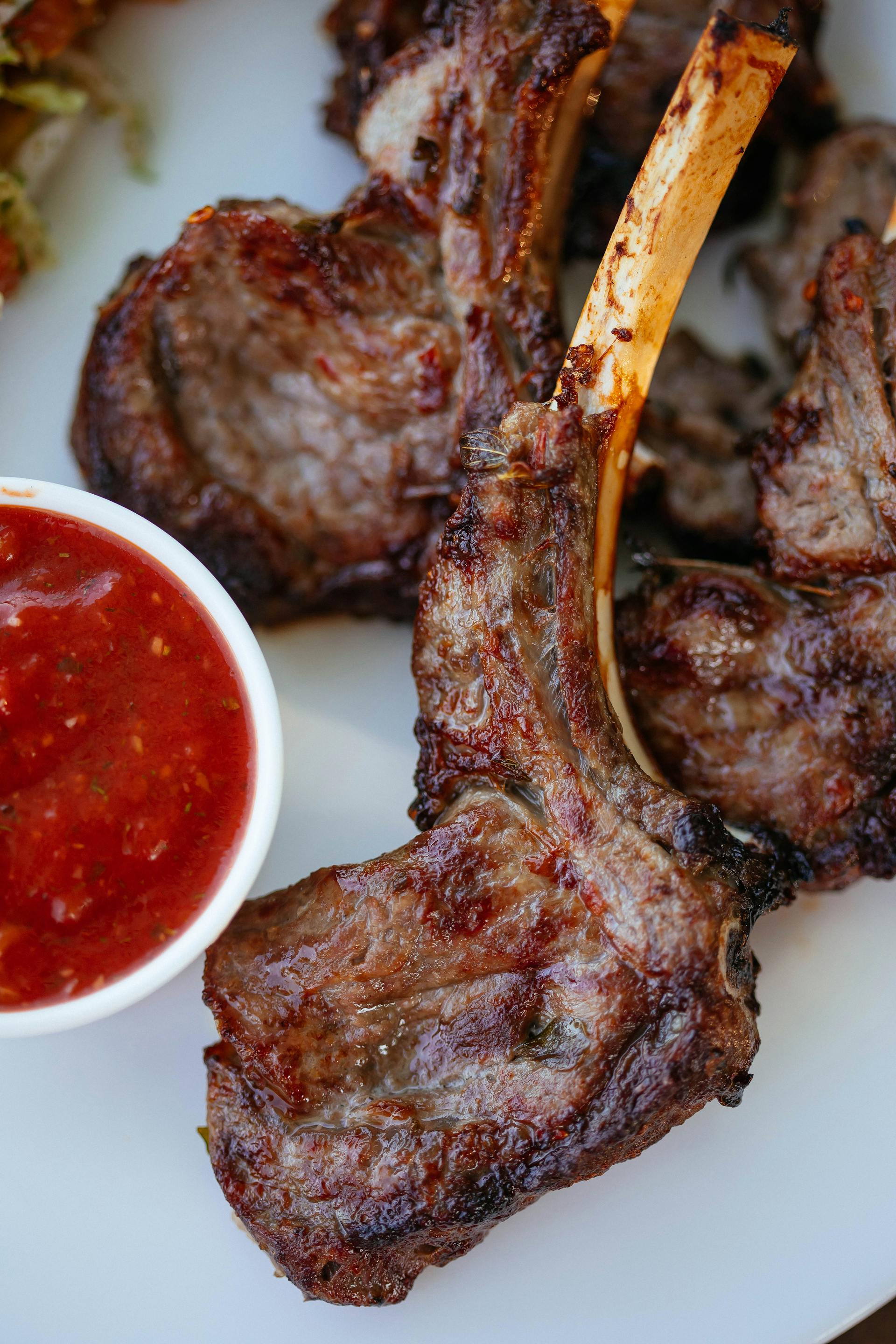 A closeup of grilled lamb chops | Source: Pexels