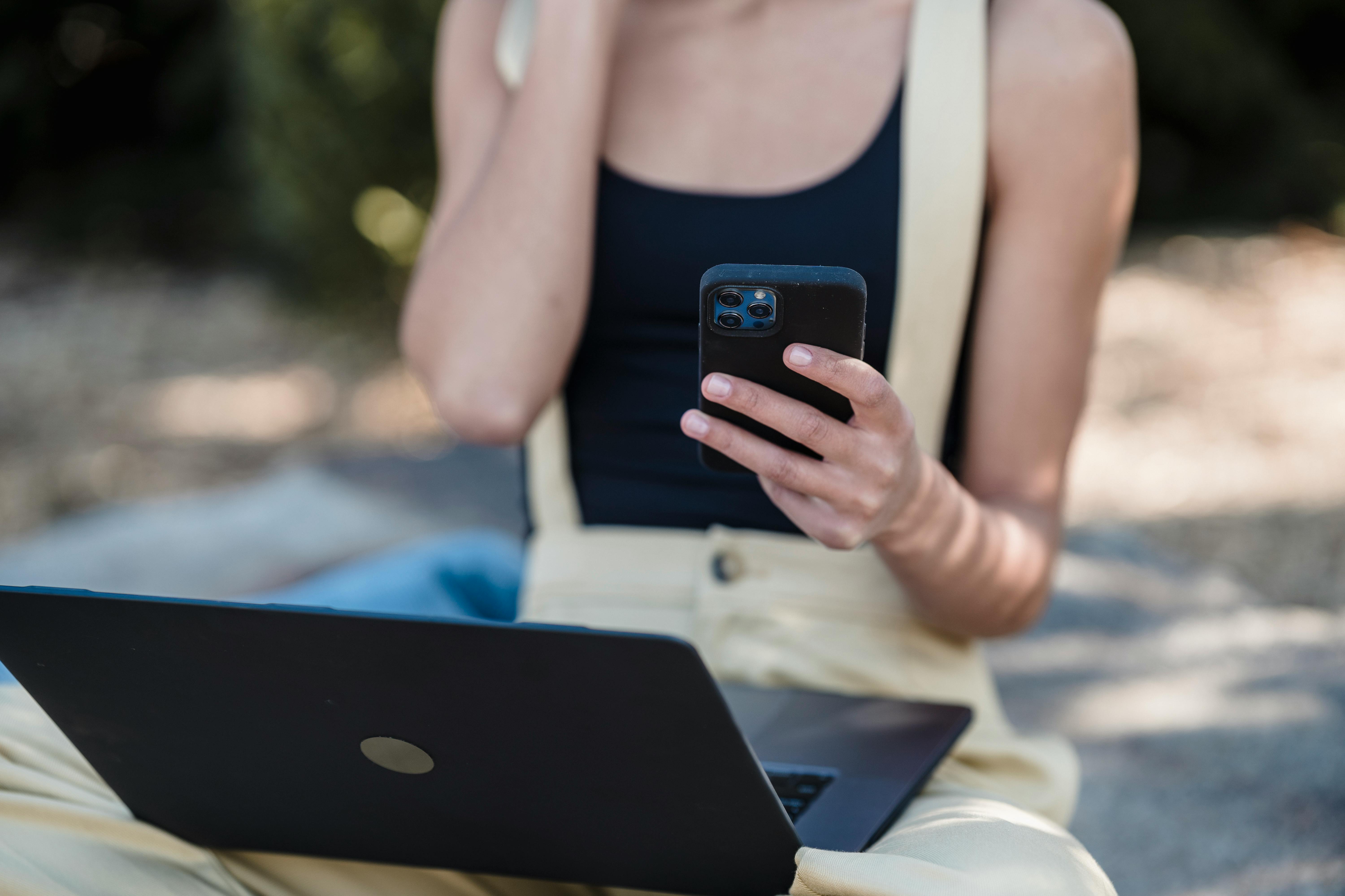 A woman on her phone | Source: Pexels