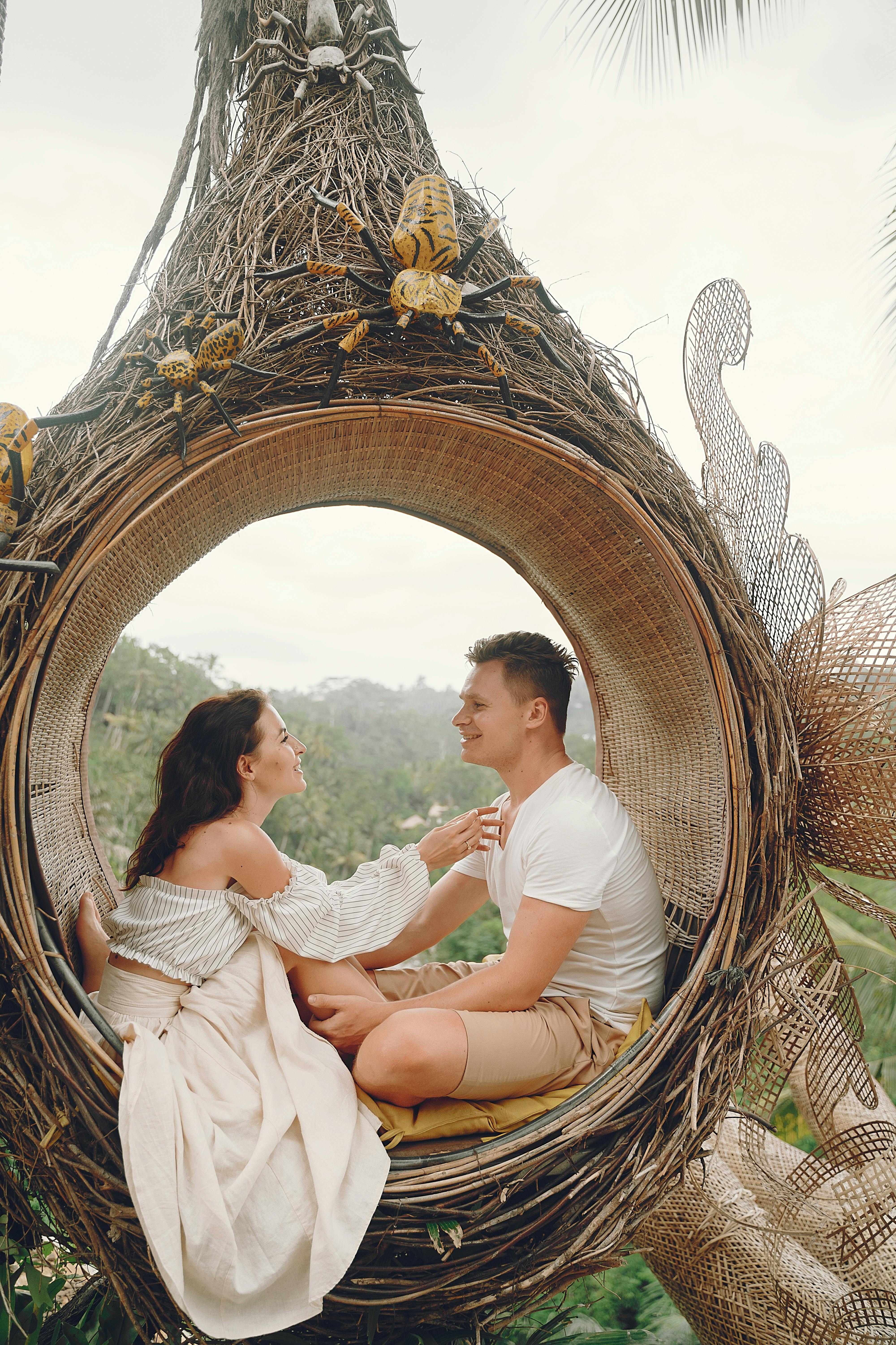 A couple having a loving conversation in an exotic setting | Source: Pexels