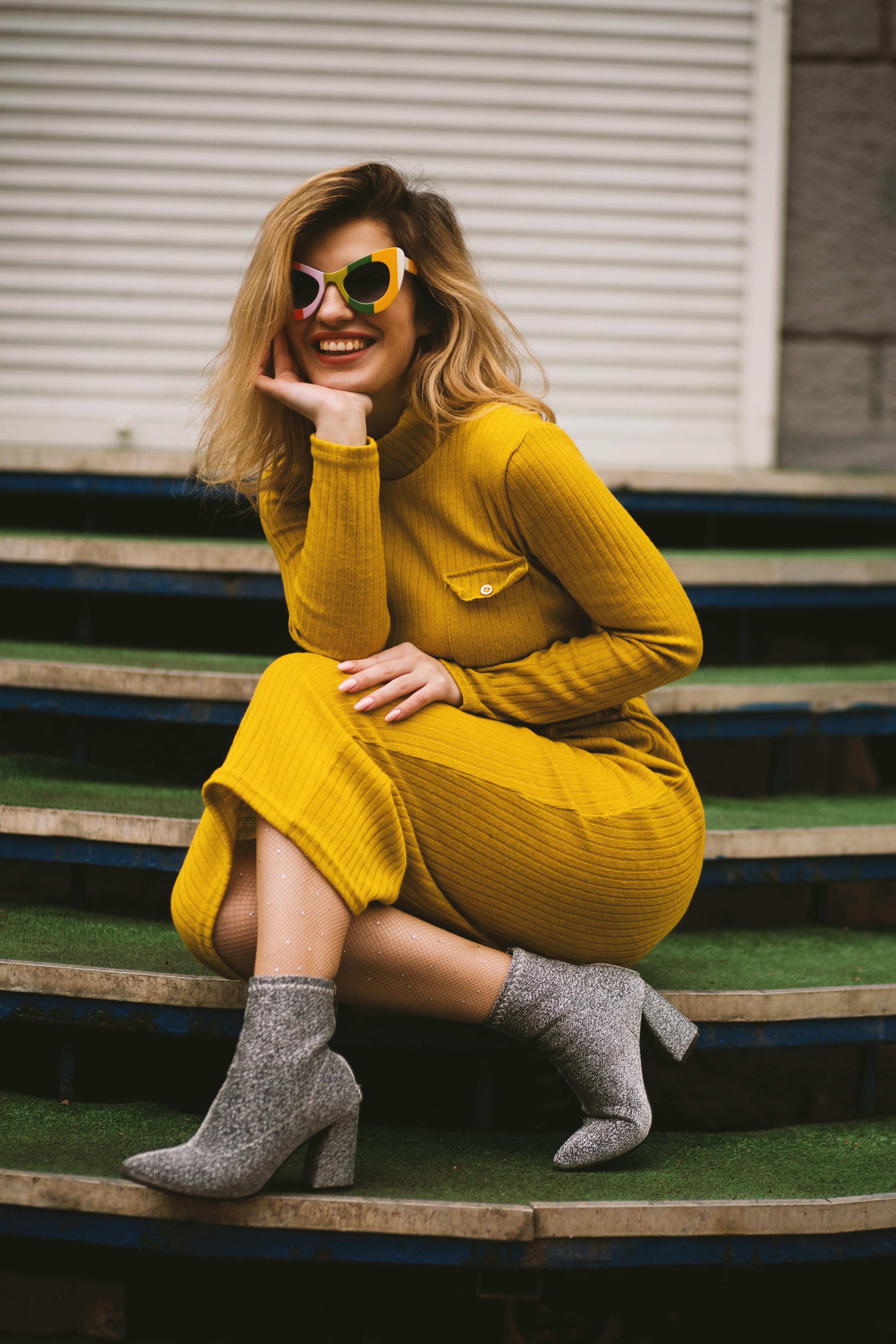 An influencer posing on the steps | Source: Pexels