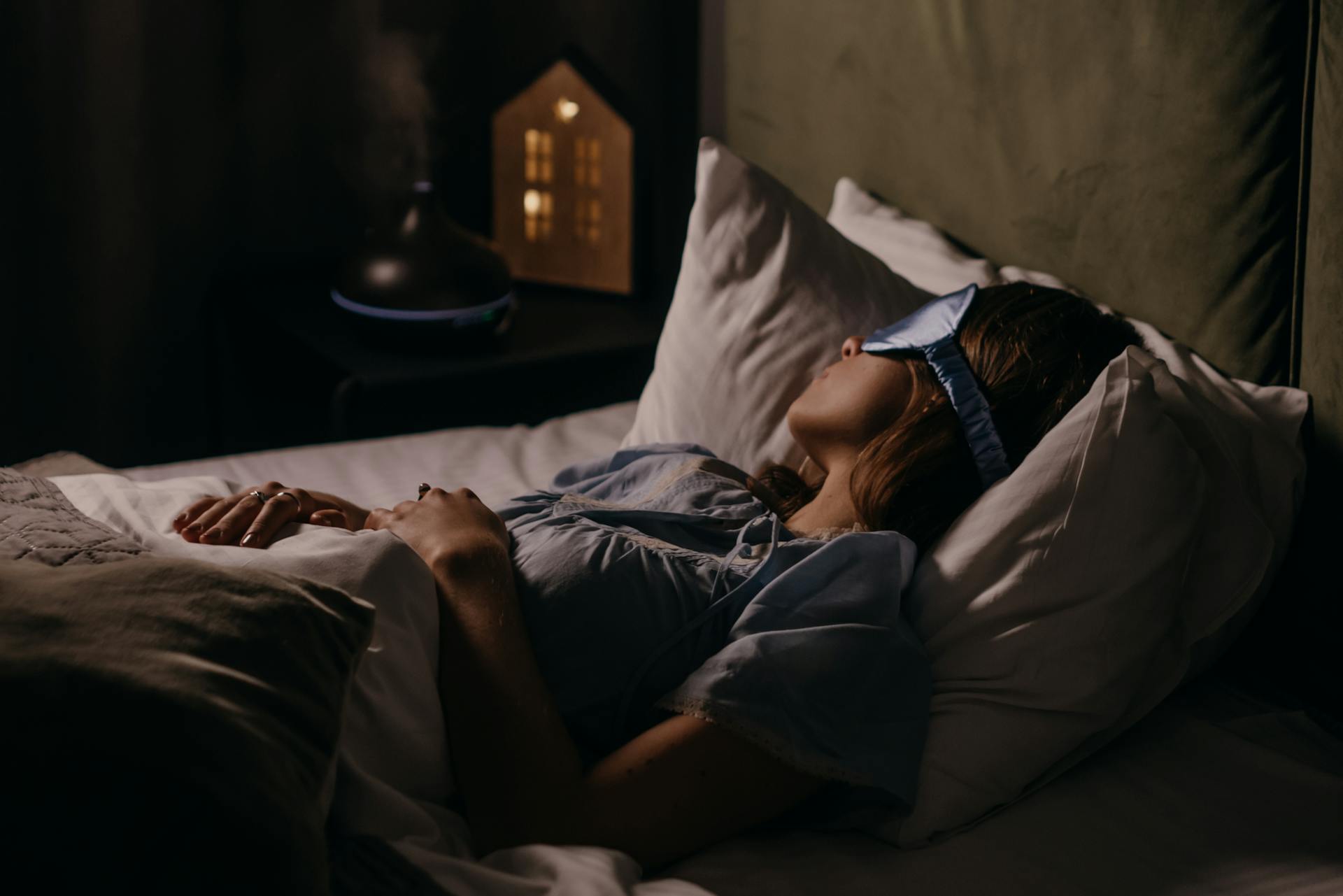 A woman sleeping in bed | Source: Pexels