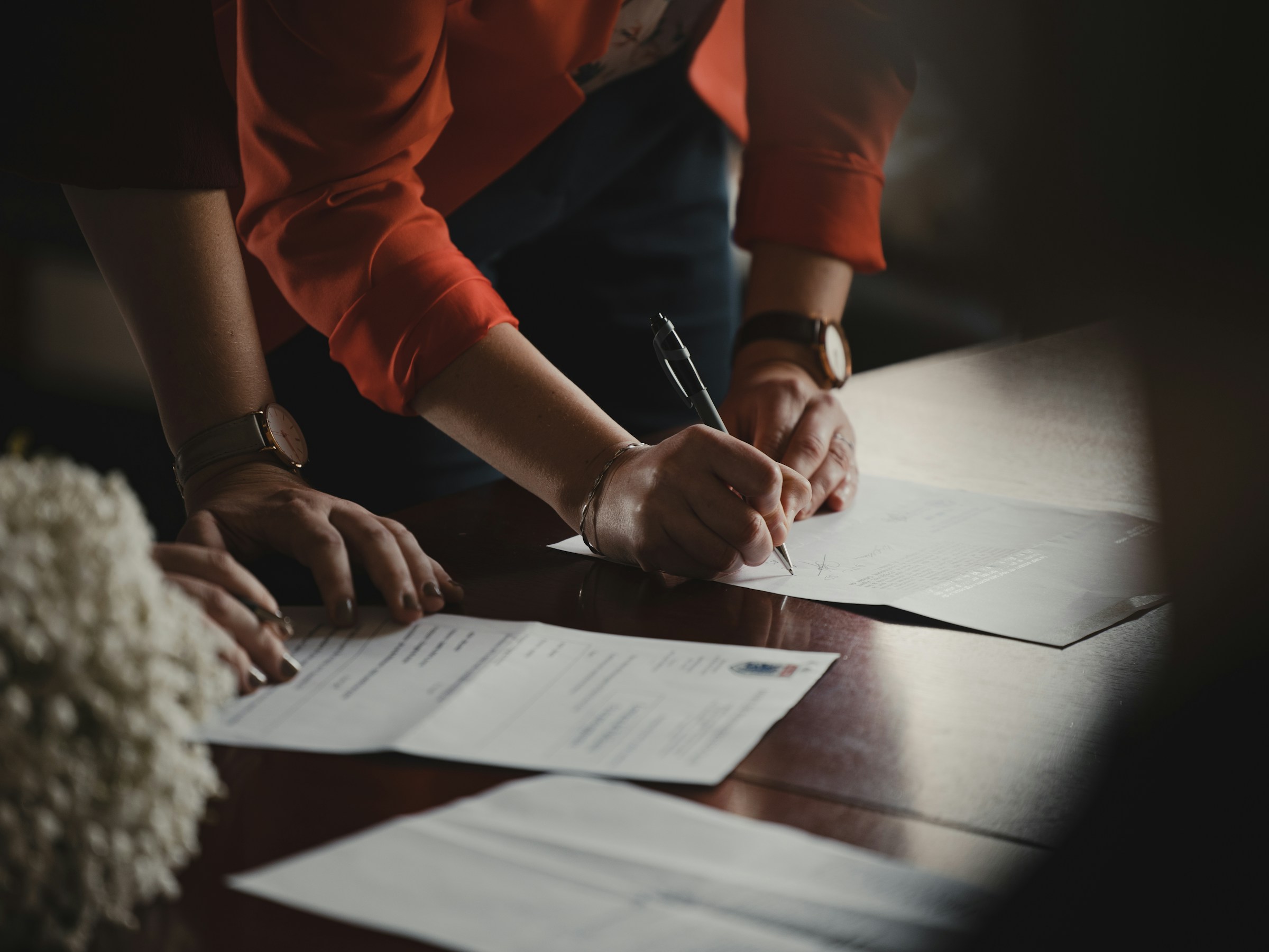 People signing paperwork | Source: Unsplash