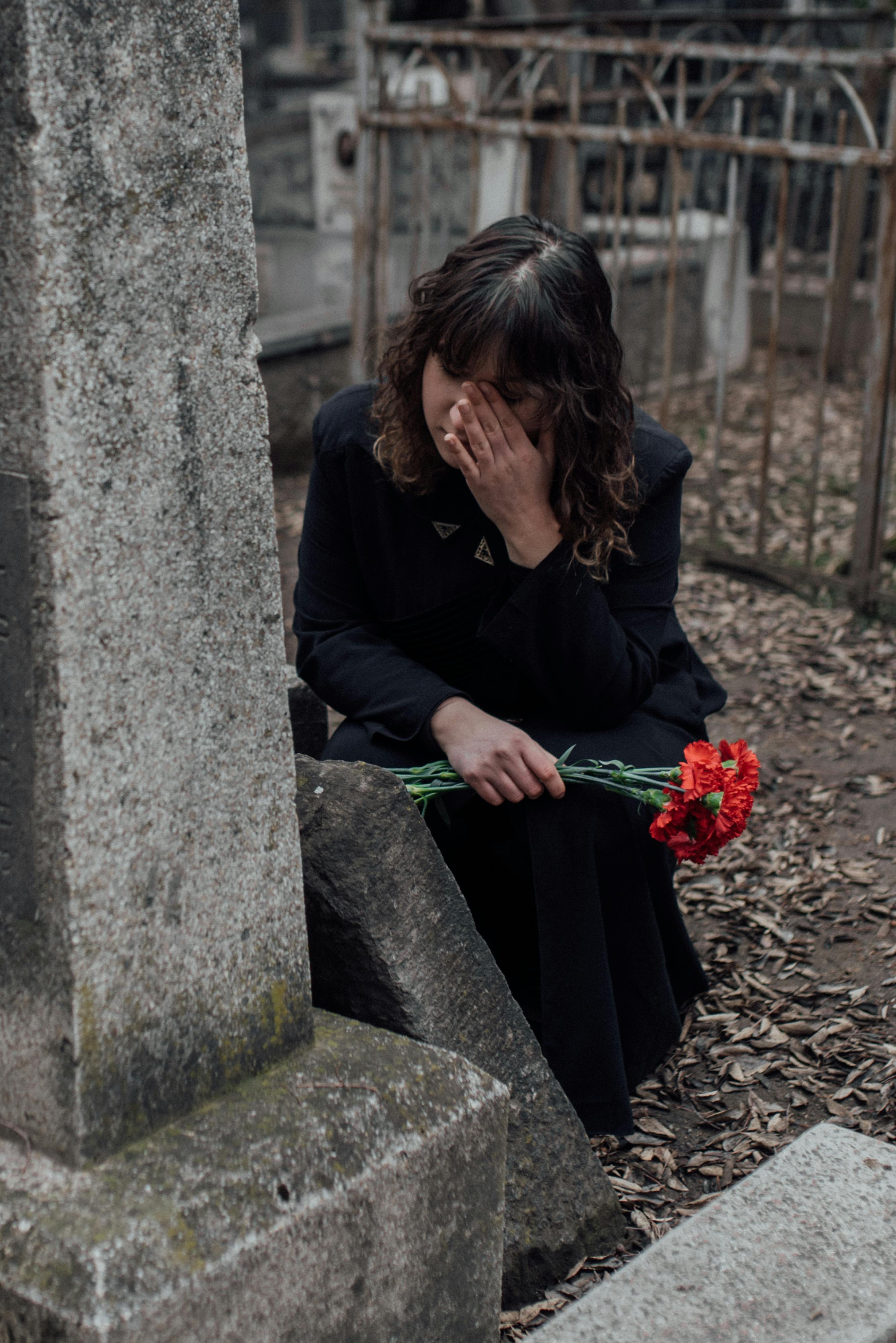 A grieving woman | Source: Pexels