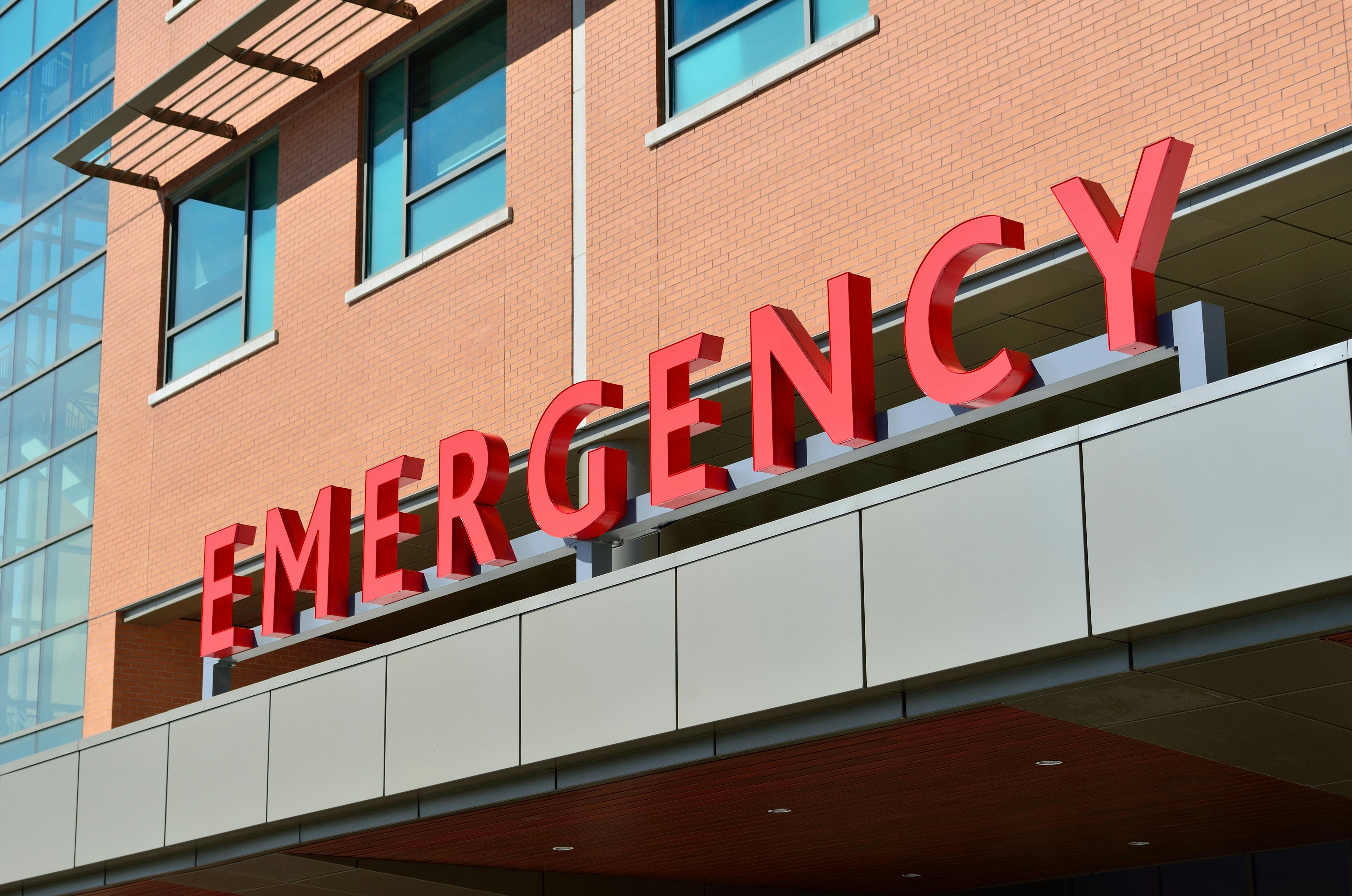 A building with emergency sign | Source: Pexels