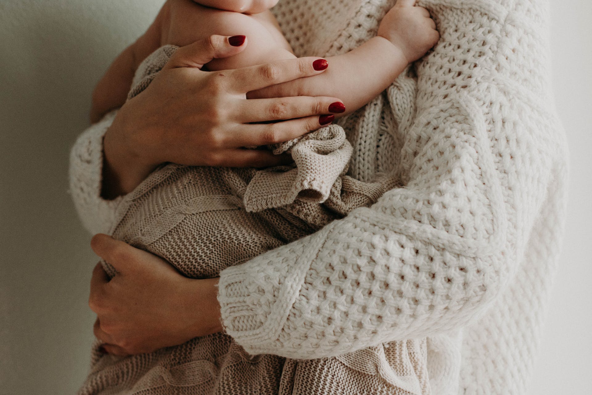 A woman holding a baby | Source: Pexels