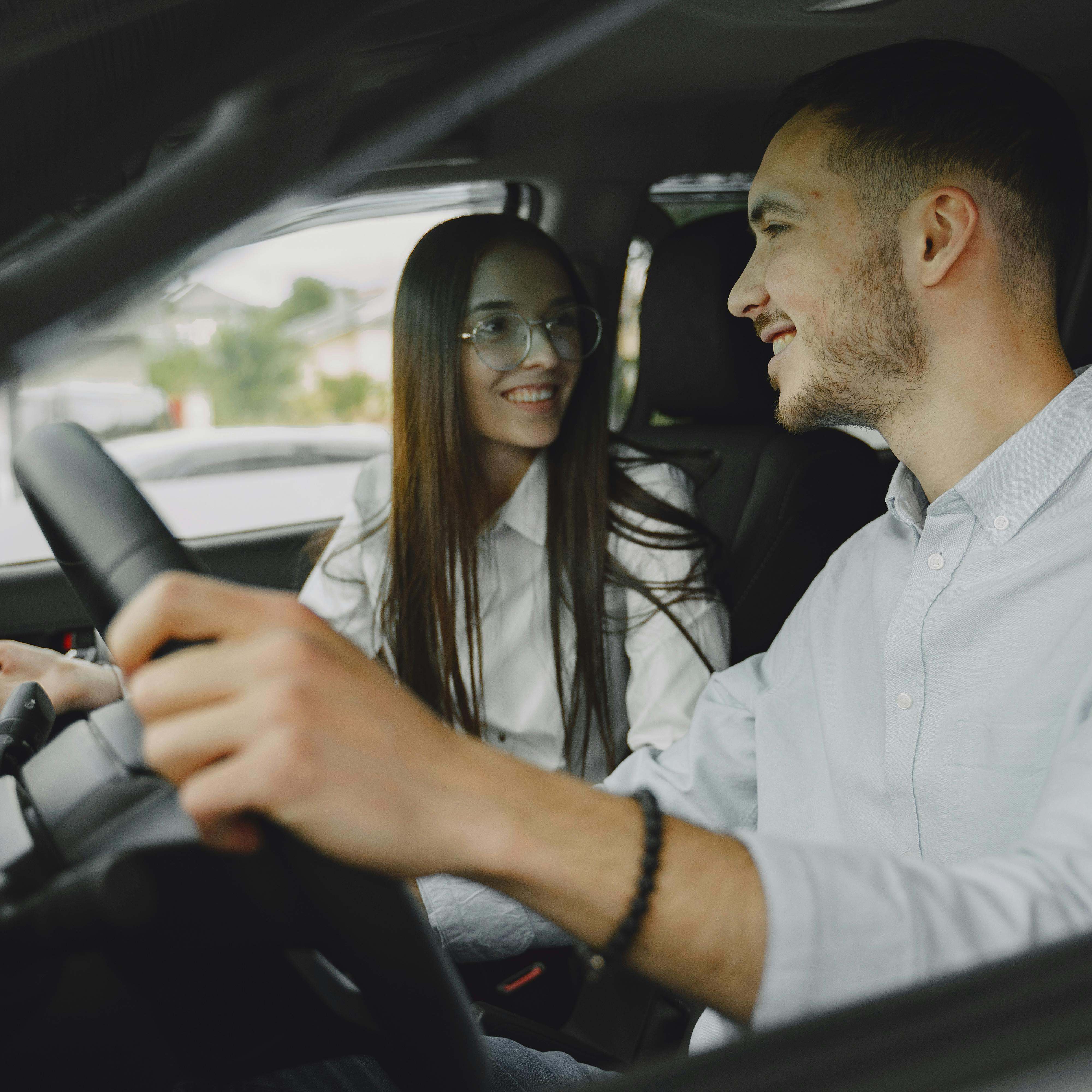 A man and woman having a conversation while driving | Source: Pexels