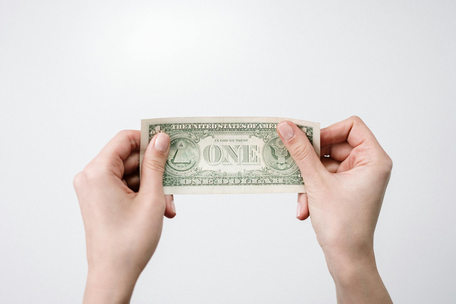 A one dollar bill | Source: Pexels